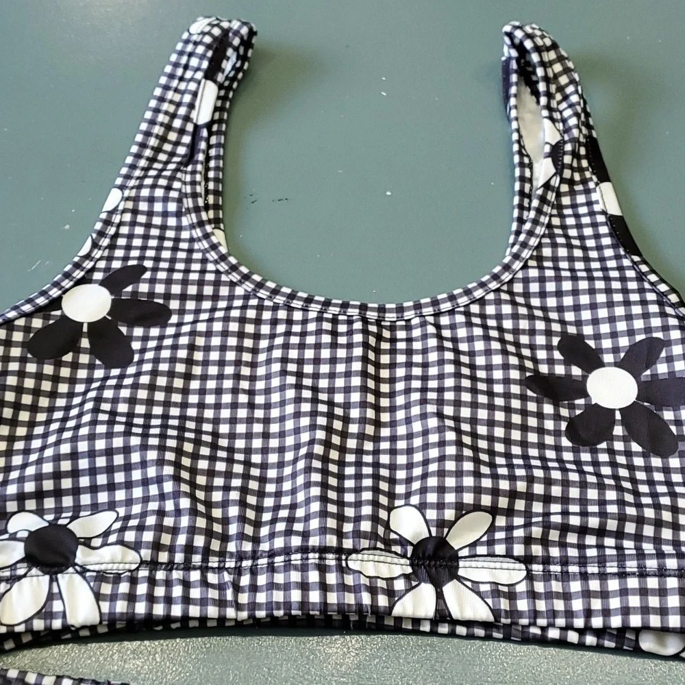 Sweet little summer set, shorts and top nave blue and white. Size small. NWOT.‎